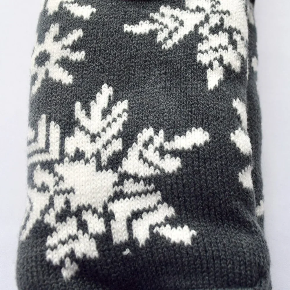 NEW Pudus Snowflake Slipper Socks - One Size